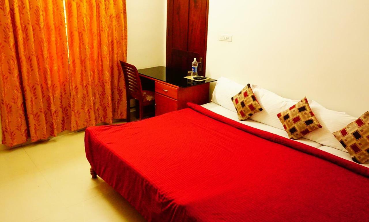 Thayamkery'S Royal Inn Kochi Exterior foto